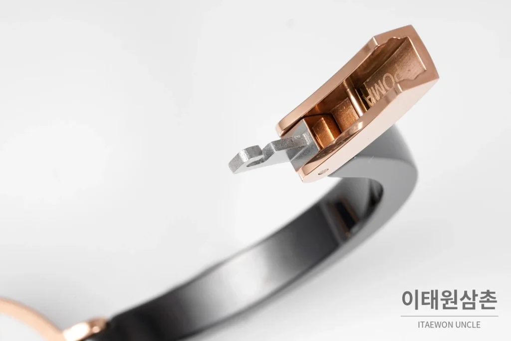 불가리 비제로원 세라믹 브레이슬릿 쿼츠 워치 23mm 블랙 다이얼 로즈골드 베젤