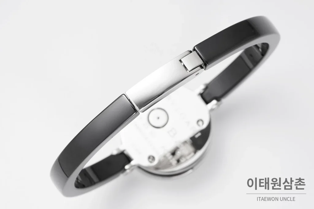 불가리 비제로원 세라믹 브레이슬릿 쿼츠 워치 23mm 블랙 다이얼 실버 베젤