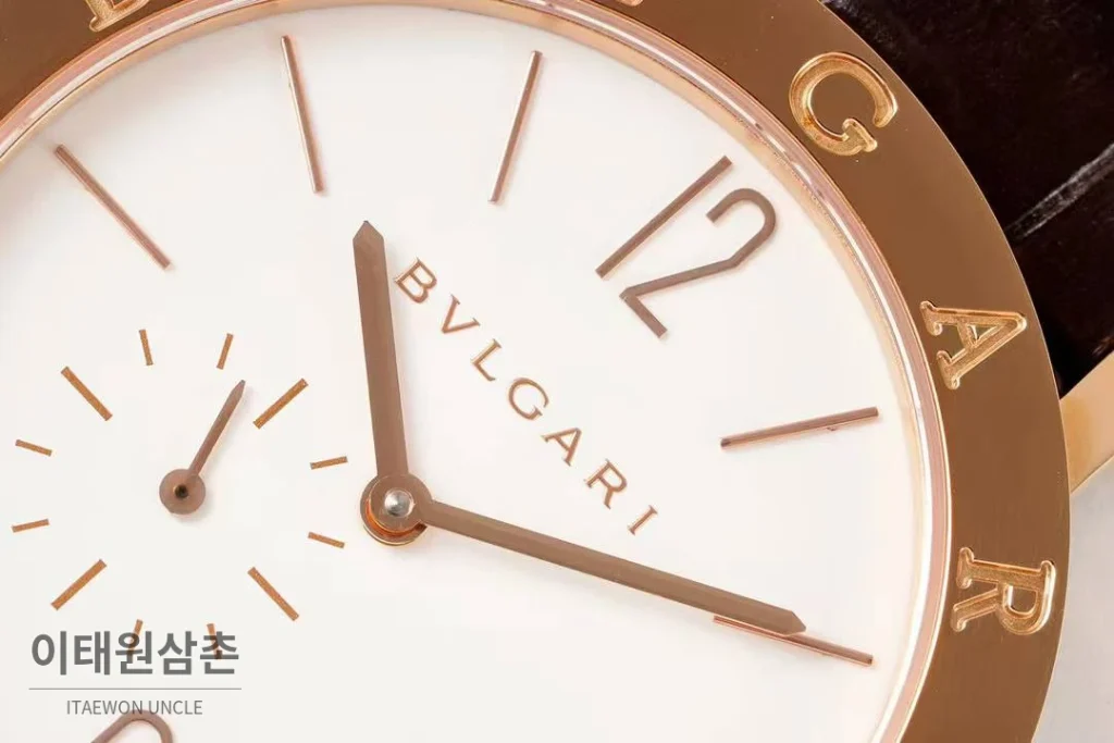 불가리 불가리 로마 스틸 아이보리다이얼 스몰세컨즈 오토매틱 41mm 브라운 가죽 스트랩 로즈골드 베젤