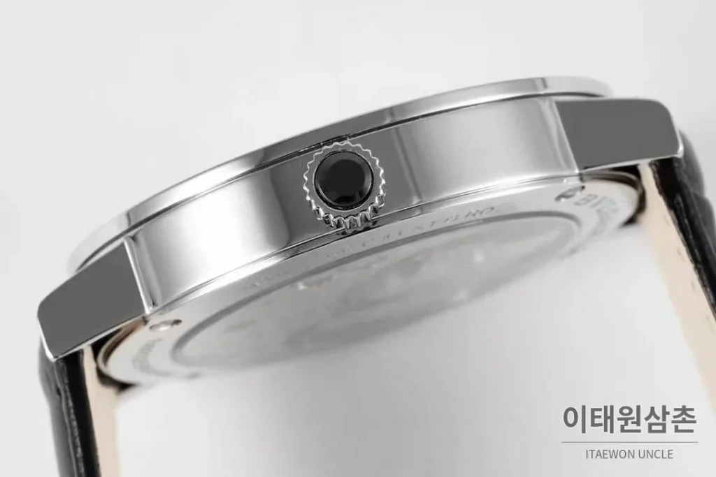 불가리 불가리 로마 스틸 아이보리다이얼 스몰세컨즈 오토매틱 41mm 블랙 가죽 스트랩 실버 베젤