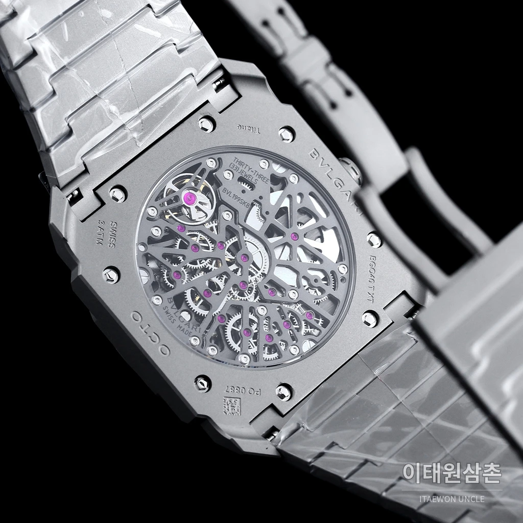 불가리 옥토 피니씨모 스테인리스 스틸 울트라씬 스포츠 워치 40mm 실버 티타늄 브레이슬릿