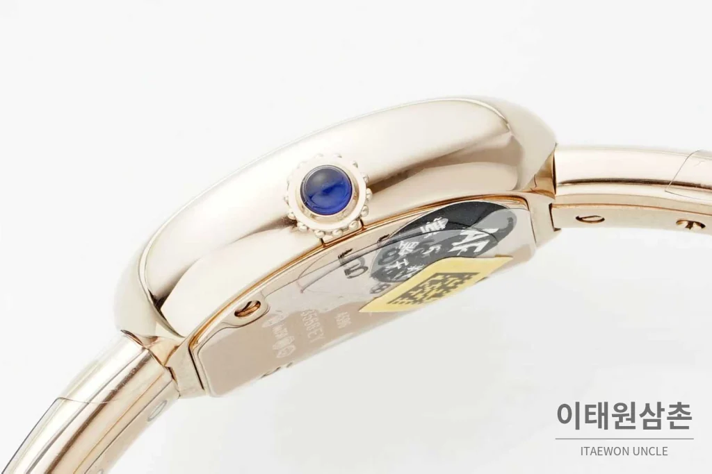 까르띠에 베누아 다이아 타원형 화이트다이얼 로만인덱스 블루핸즈 쿼츠 31.4mm 로즈골드 브레이슬릿