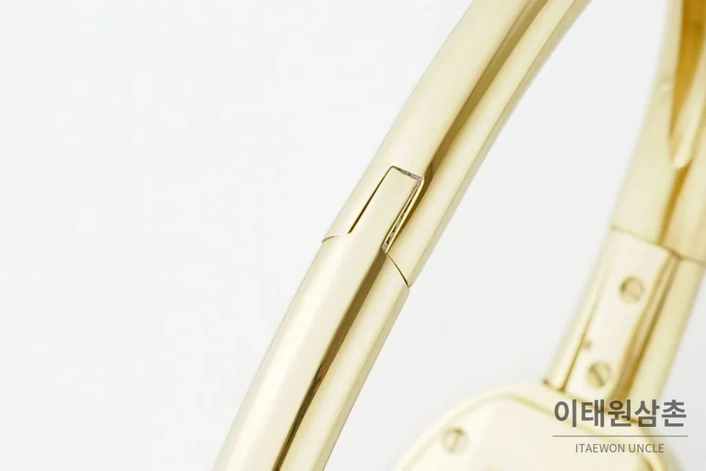 까르띠에 베누아 다이아 타원형 화이트다이얼 로만인덱스 블루핸즈 쿼츠 31.4mm 골드 브레이슬릿