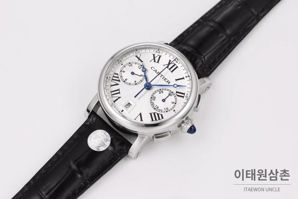 까르띠에 로통드 드 까르띠에 크로노그래프 오토매틱 40mm 화이트 다이얼 블랙 가죽 스트랩