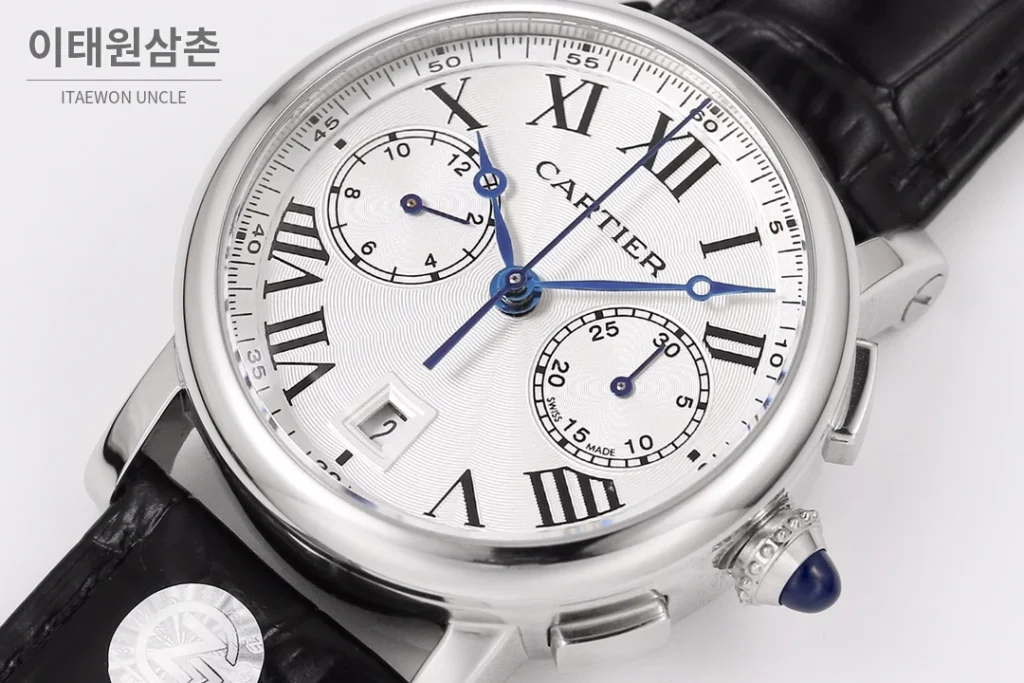 까르띠에 로통드 드 까르띠에 크로노그래프 오토매틱 40mm 화이트 다이얼 블랙 가죽 스트랩