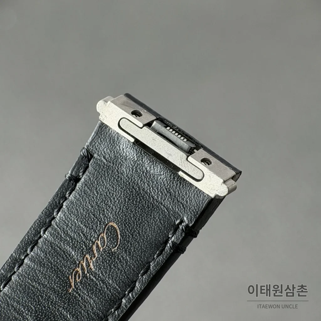 까르띠에 산토스 오토매틱 스켈레톤 다이얼 블랙 러버 스트랩 골드 베젤