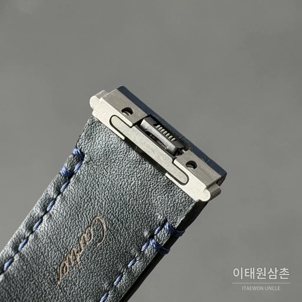 까르띠에 산토스 오토매틱 스켈레톤 다이얼 네이비 가죽 스트랩 실버 베젤