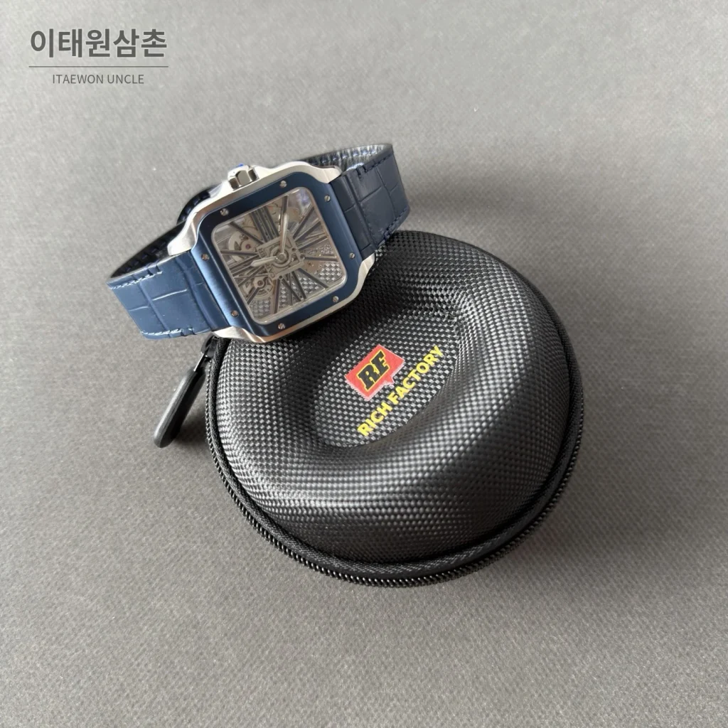 까르띠에 산토스 오토매틱 스켈레톤 다이얼 네이비 가죽 스트랩 네이비 베젤