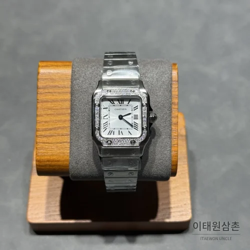 까르띠에 산토스 쿼츠 화이트 다이얼 스틸 브레이슬릿 실버 베젤 (2) 까르띠에 산토스 쿼츠 화이트 다이얼 스틸 브레이슬릿 실버 베젤 (2)