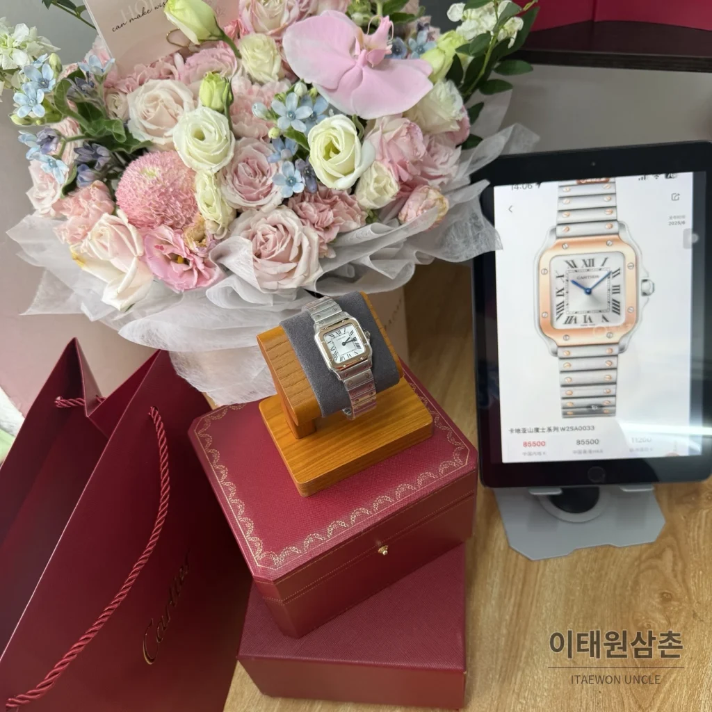 까르띠에 산토스 쿼츠 화이트 다이얼 투톤 브레이슬릿 로즈골드 베젤