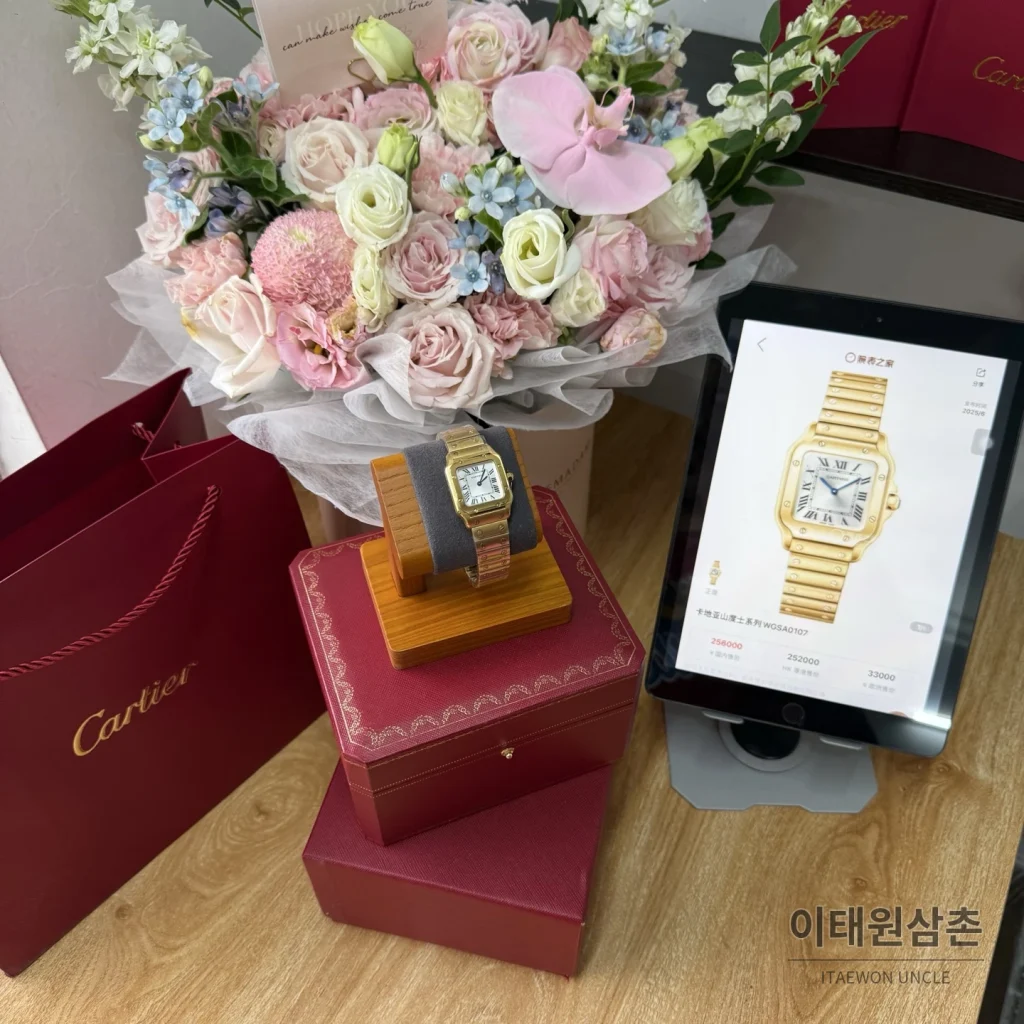 까르띠에 산토스 쿼츠 화이트 다이얼 골드 브레이슬릿 골드 케이스