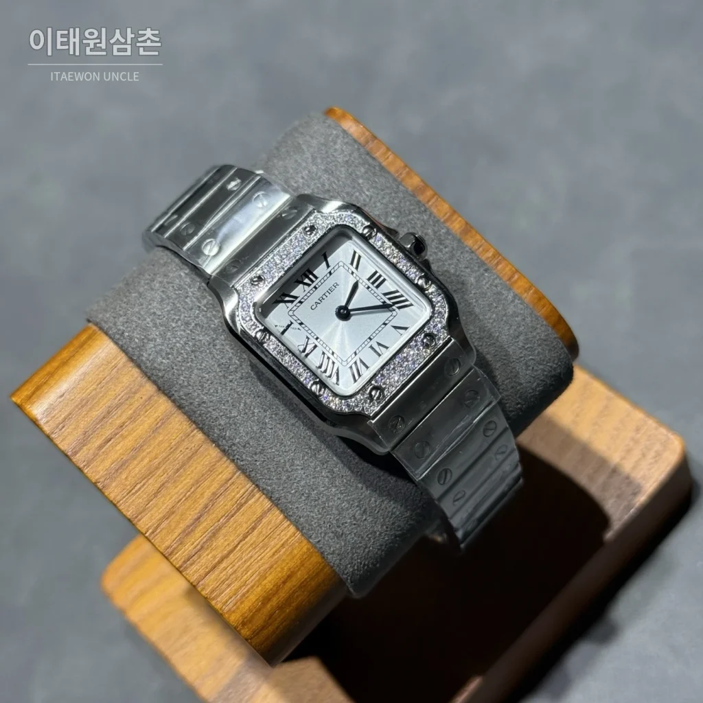 까르띠에 산토스 쿼츠 화이트 다이얼 스틸 브레이슬릿 실버 베젤 (2)