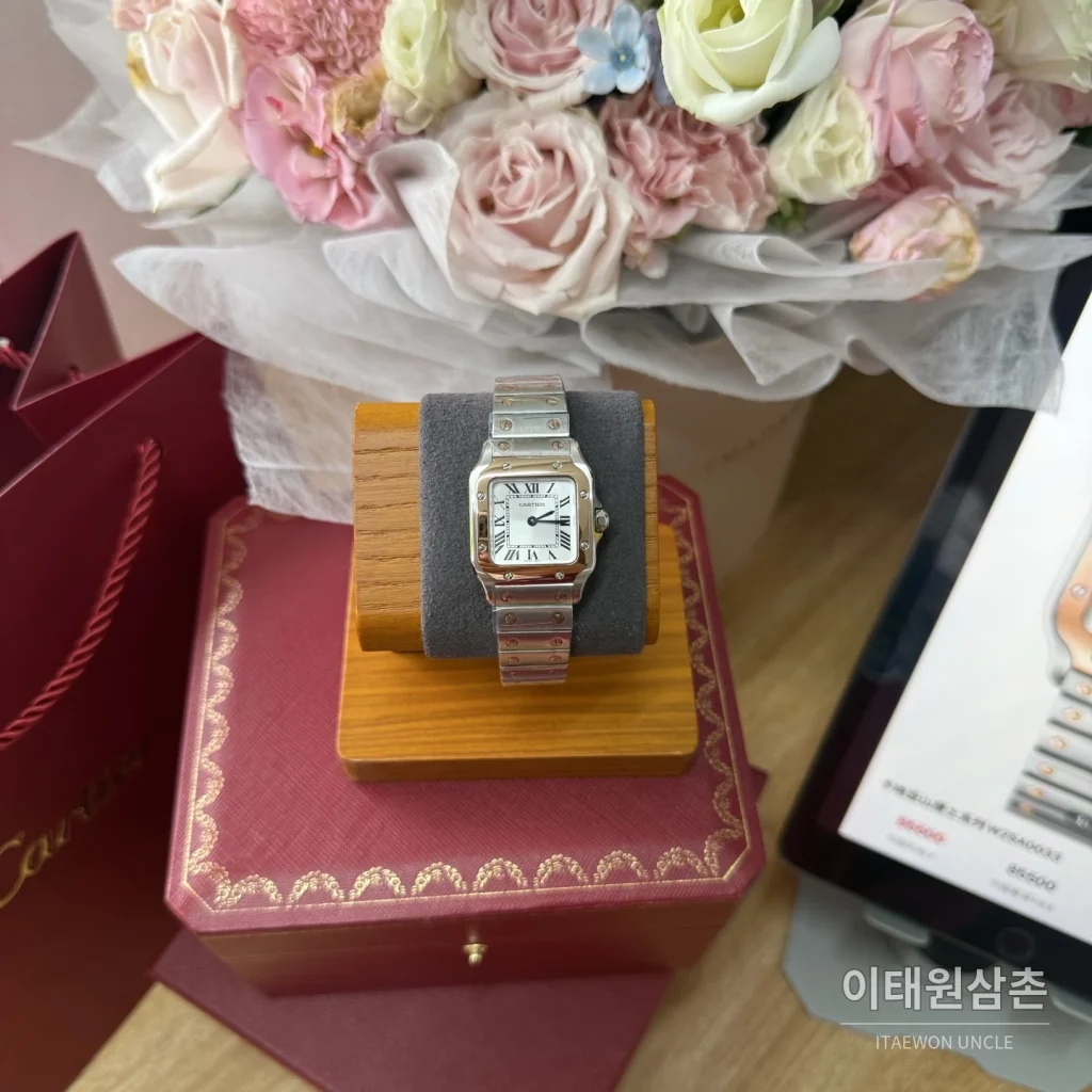 까르띠에 산토스 쿼츠 화이트 다이얼 투톤 브레이슬릿 로즈골드 베젤