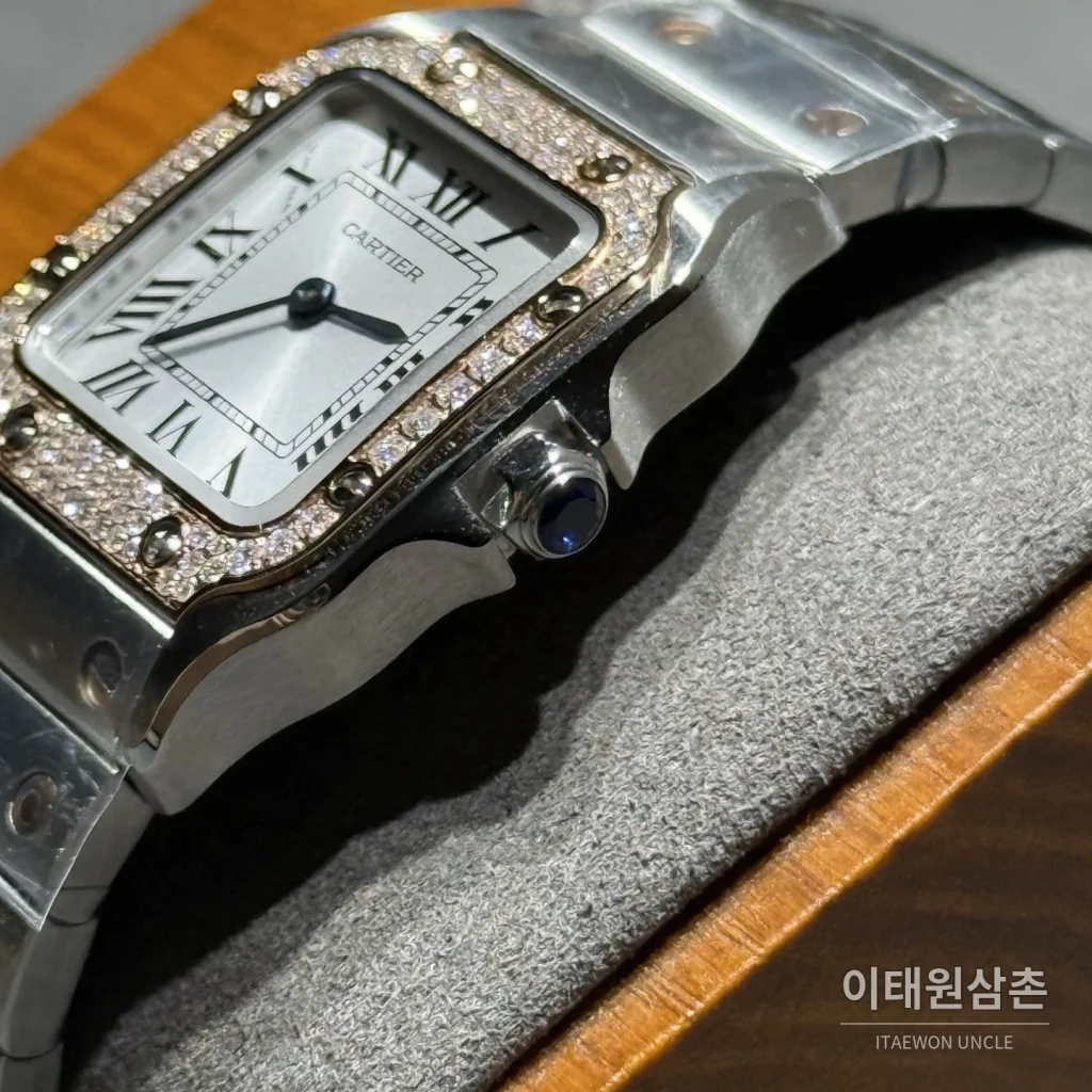 까르띠에 산토스 쿼츠 화이트 다이얼 스틸 브레이슬릿 실버 베젤