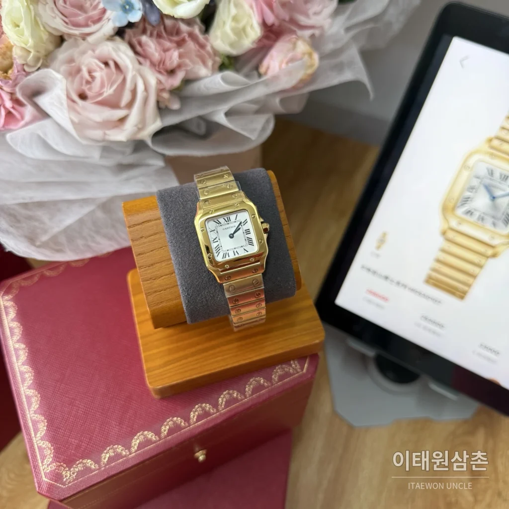 까르띠에 산토스 쿼츠 화이트 다이얼 골드 브레이슬릿 골드 케이스