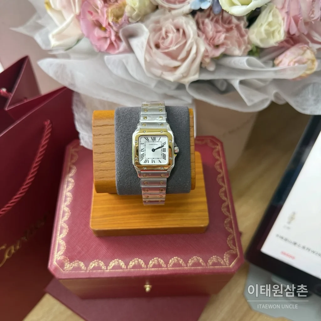 까르띠에 산토스 쿼츠 화이트 다이얼 투톤 브레이슬릿 골드 베젤