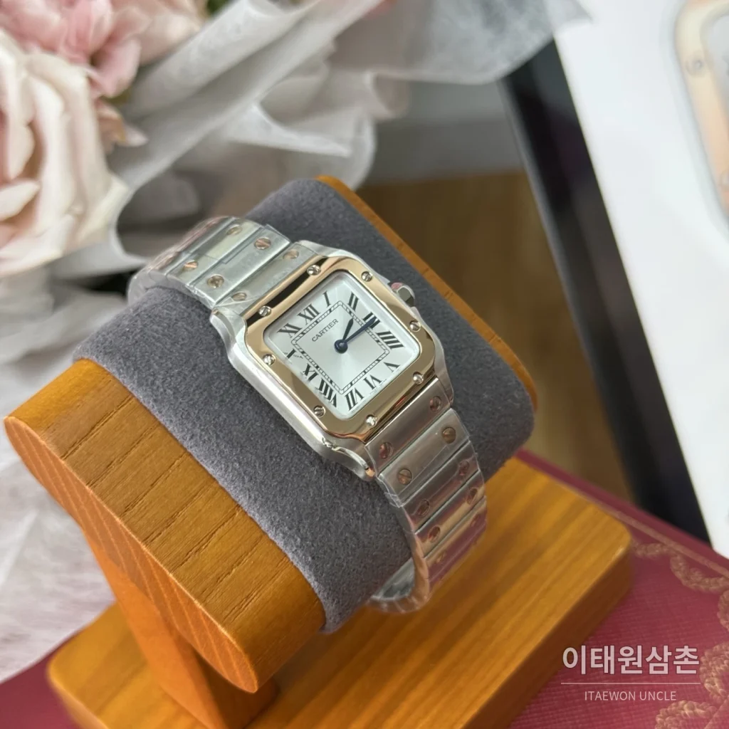 까르띠에 산토스 쿼츠 화이트 다이얼 투톤 브레이슬릿 로즈골드 베젤