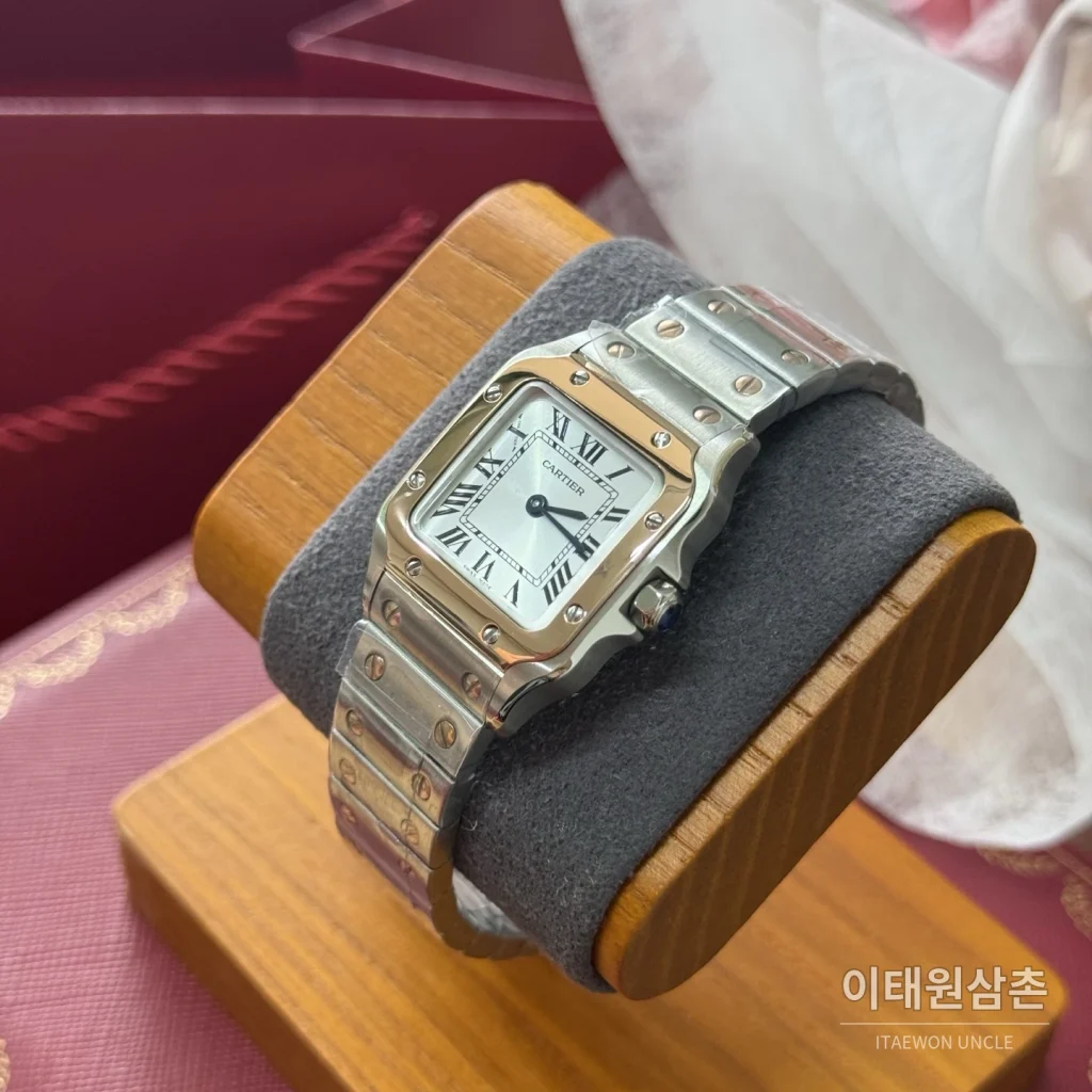 까르띠에 산토스 쿼츠 화이트 다이얼 투톤 브레이슬릿 로즈골드 베젤