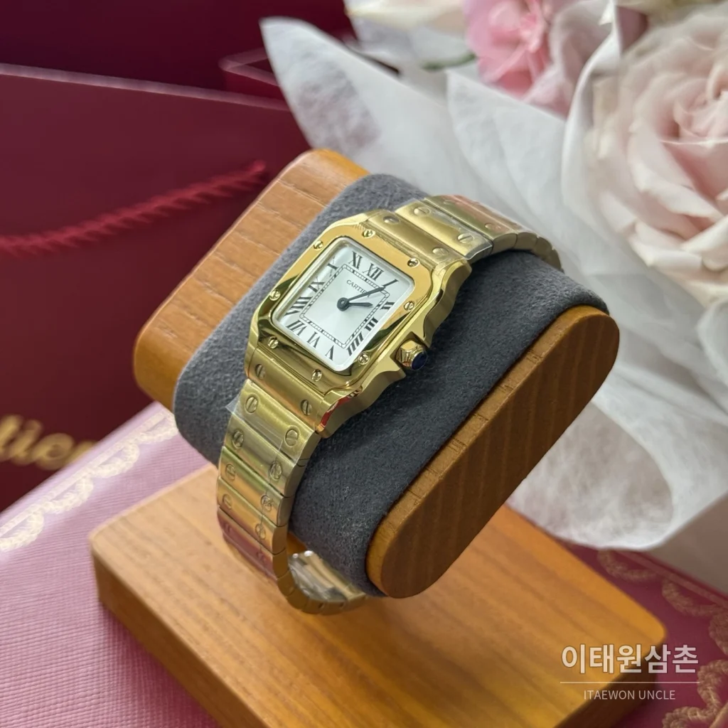 까르띠에 산토스 쿼츠 화이트 다이얼 골드 브레이슬릿 골드 케이스