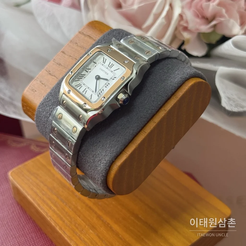 까르띠에 산토스 쿼츠 화이트 다이얼 투톤 브레이슬릿 로즈골드 베젤