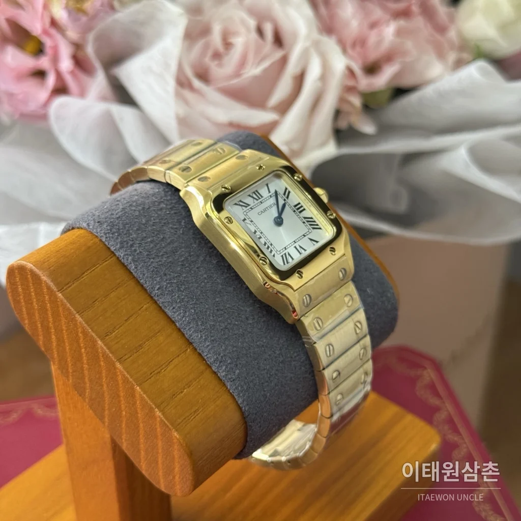 까르띠에 산토스 쿼츠 화이트 다이얼 골드 브레이슬릿 골드 케이스