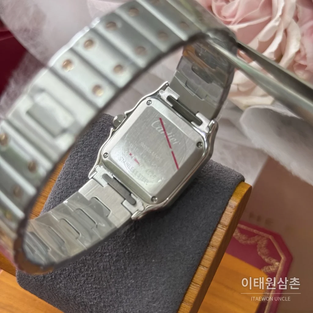 까르띠에 산토스 쿼츠 화이트 다이얼 투톤 브레이슬릿 로즈골드 베젤