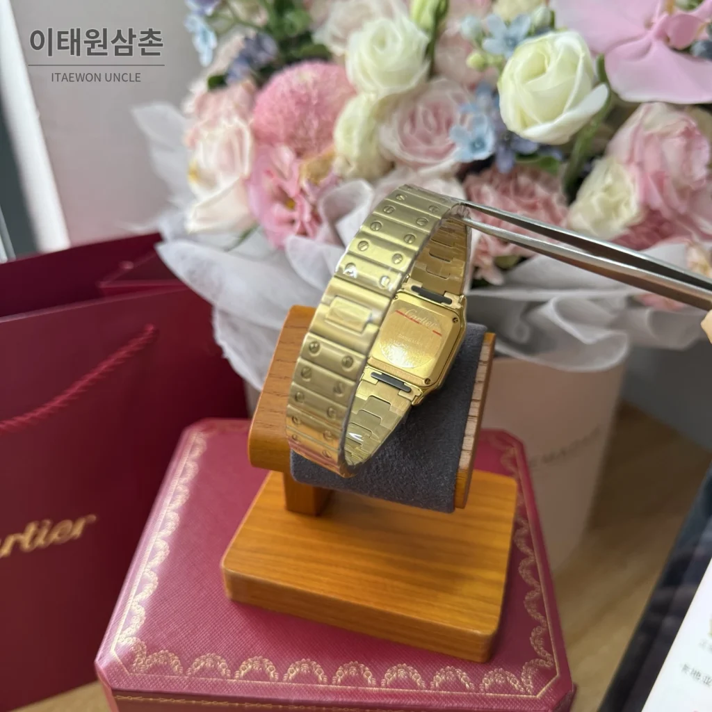까르띠에 산토스 쿼츠 화이트 다이얼 골드 브레이슬릿 골드 케이스