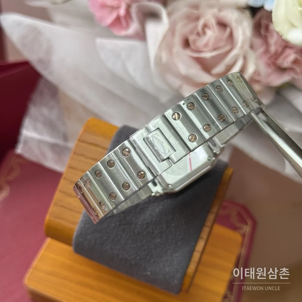 까르띠에 산토스 쿼츠 화이트 다이얼 투톤 브레이슬릿 로즈골드 베젤