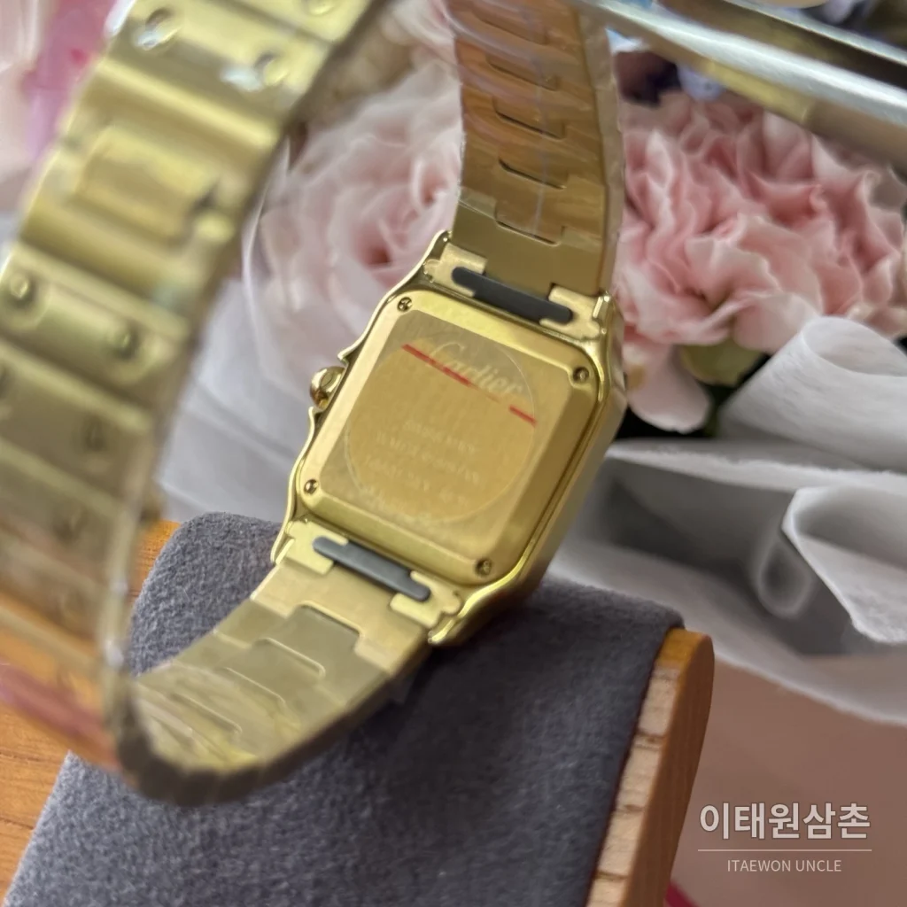 까르띠에 산토스 쿼츠 화이트 다이얼 골드 브레이슬릿 골드 케이스