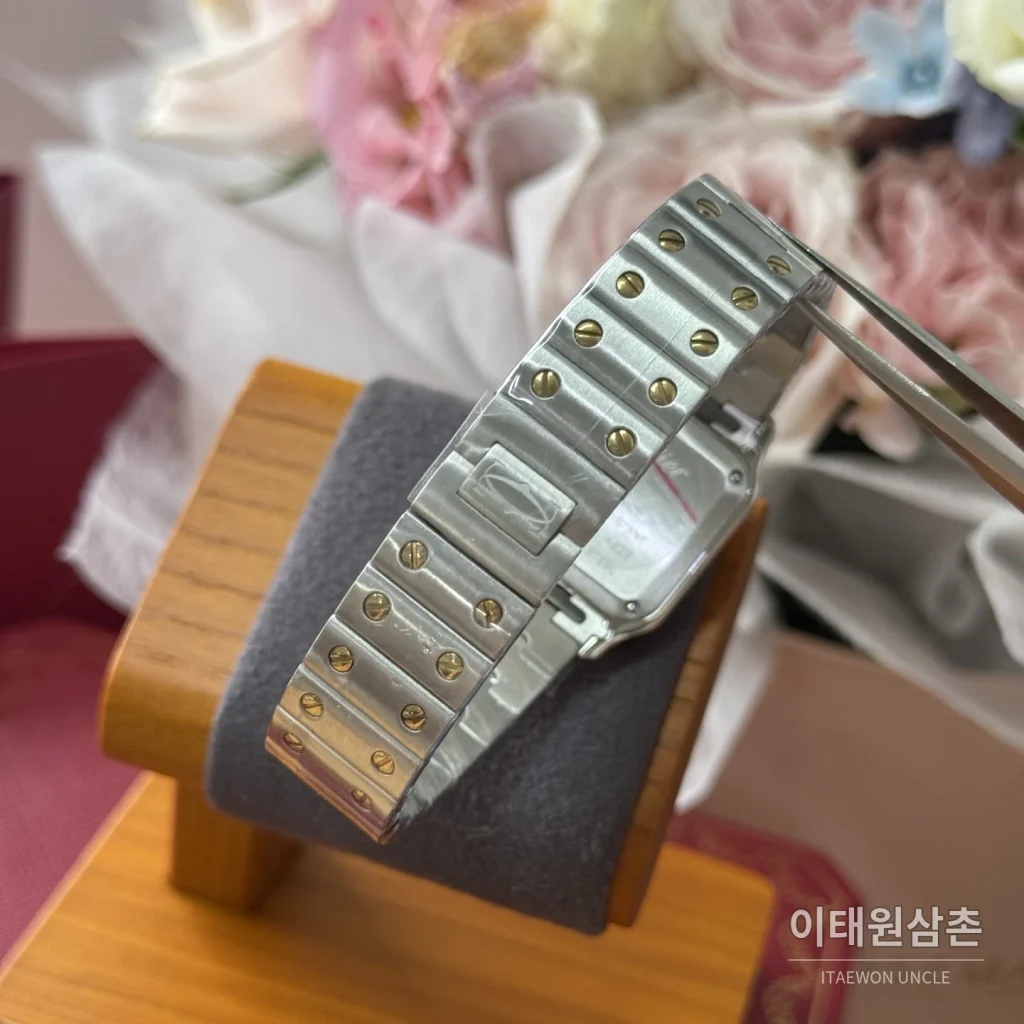 까르띠에 산토스 쿼츠 화이트 다이얼 투톤 브레이슬릿 골드 베젤
