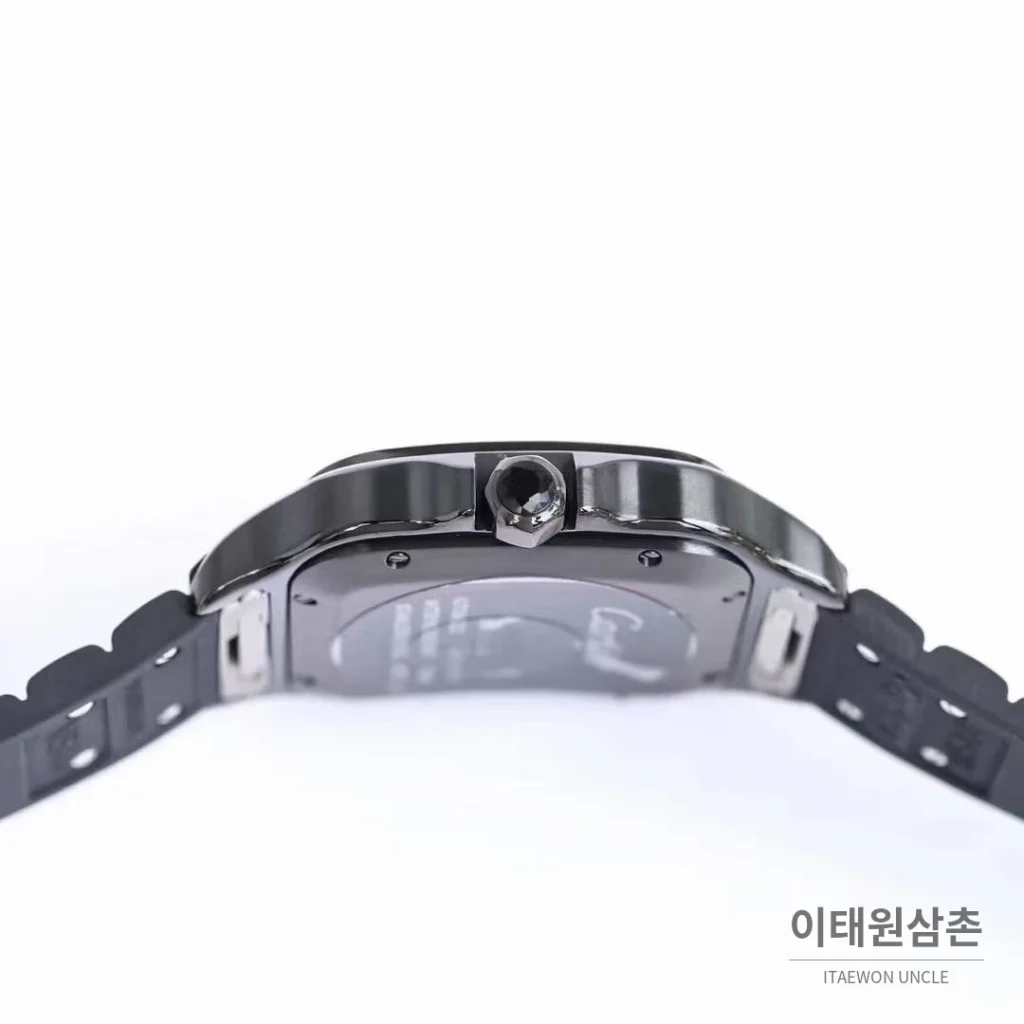 까르띠에 산토스 러버 스트랩 블랙다이얼 오토매틱 39.8mm 블랙 / 화이트 블랙 베젤