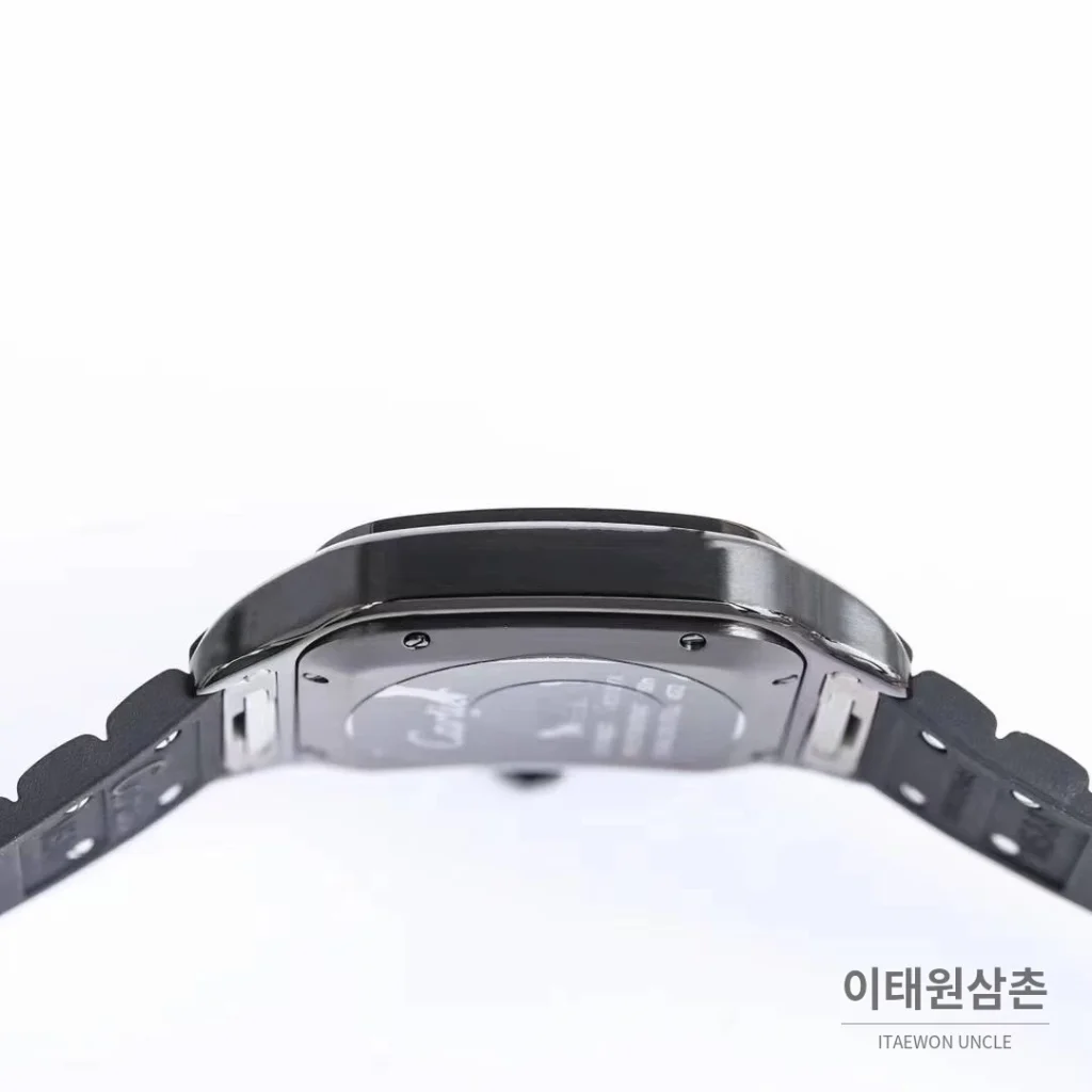 까르띠에 산토스 러버 스트랩 블랙다이얼 오토매틱 39.8mm 블랙 / 화이트 블랙 베젤
