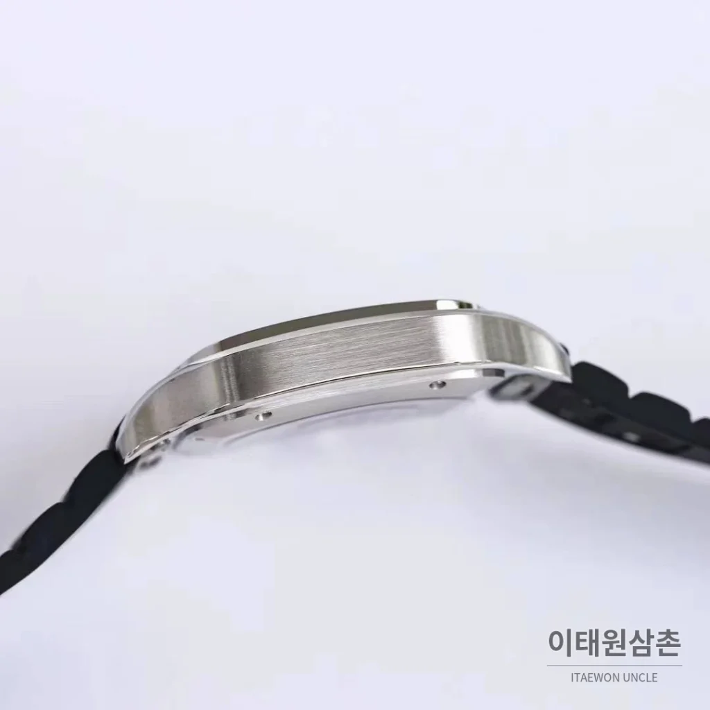 까르띠에 산토스 러버 스트랩 블랙다이얼 오토매틱 39.8mm 블랙 / 화이트 실버 베젤