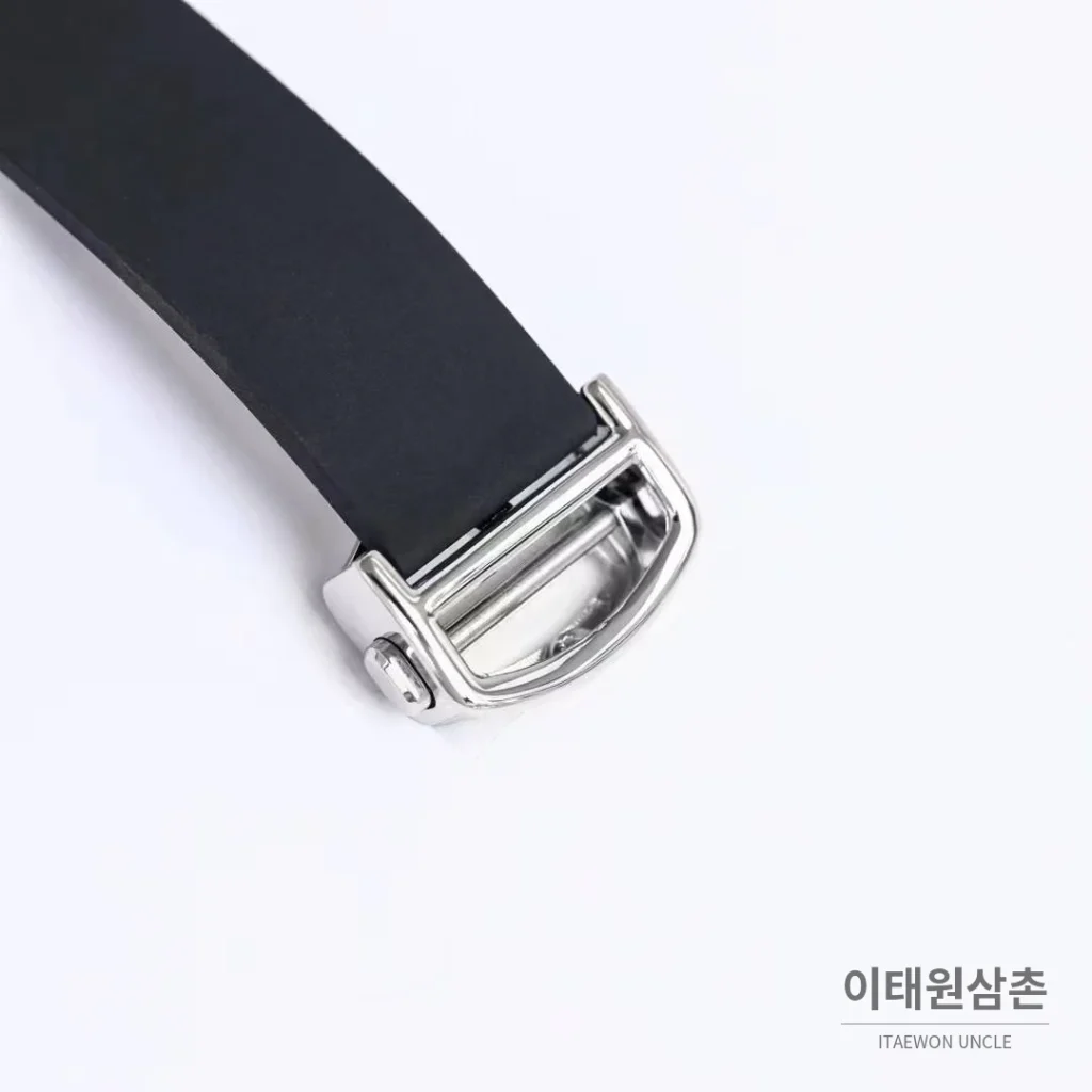 까르띠에 산토스 러버 스트랩 블랙다이얼 오토매틱 39.8mm 블랙 / 화이트 블랙 베젤