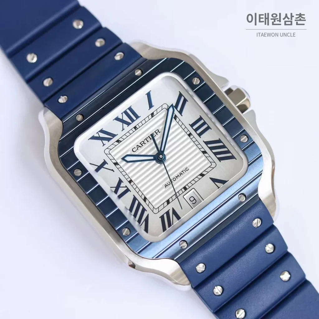 까르띠에 산토스 스틸 블루베젤 러버스트랩 오토매틱 39.8mm 화이트 다이얼 (2)