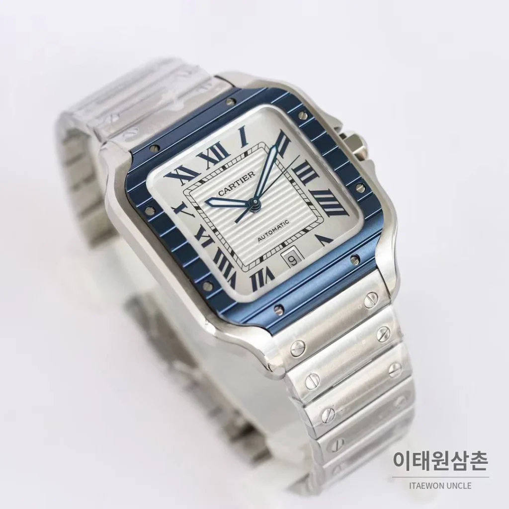 까르띠에 산토스 스틸 블루베젤 러버스트랩 오토매틱 39.8mm 화이트 다이얼