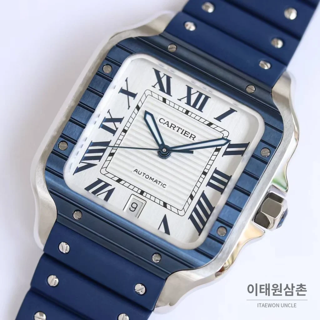 까르띠에 산토스 스틸 블루베젤 러버스트랩 오토매틱 39.8mm 화이트 다이얼 (2)
