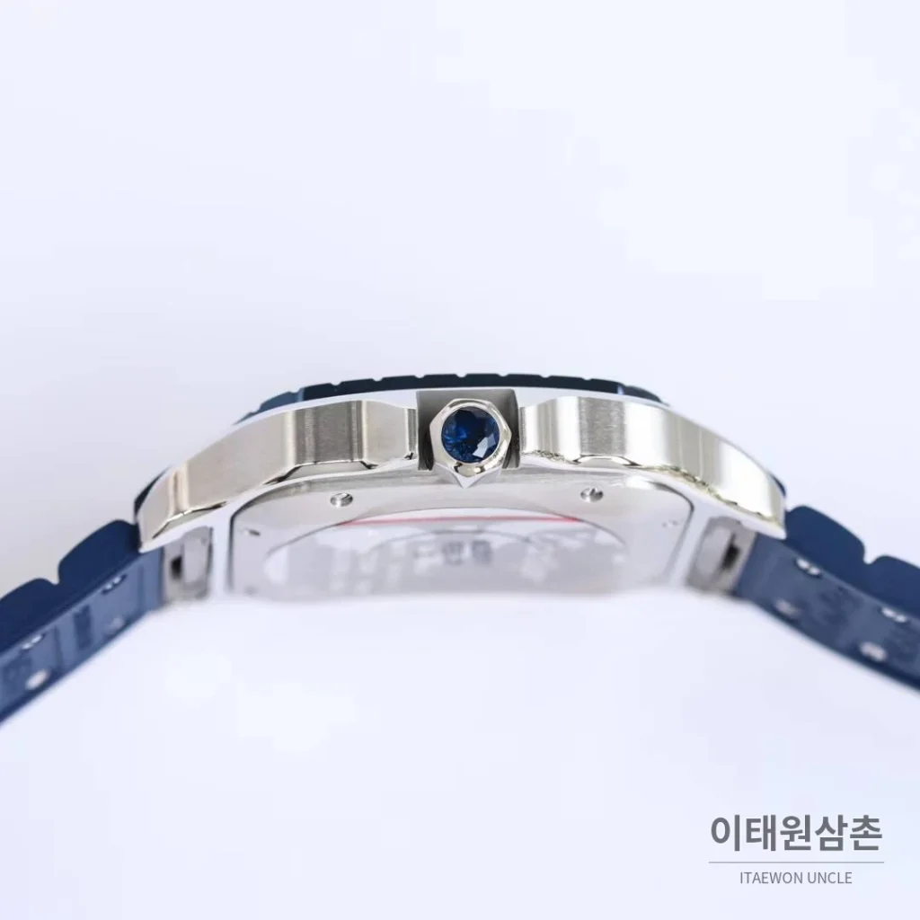 까르띠에 산토스 스틸 블루베젤 러버스트랩 오토매틱 39.8mm 화이트 다이얼 (2)