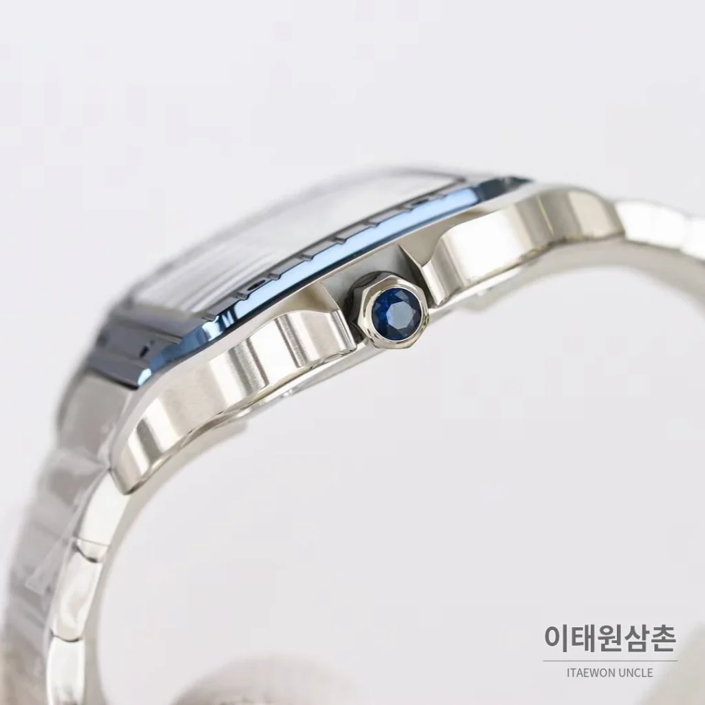 까르띠에 산토스 스틸 블루베젤 러버스트랩 오토매틱 39.8mm 화이트 다이얼