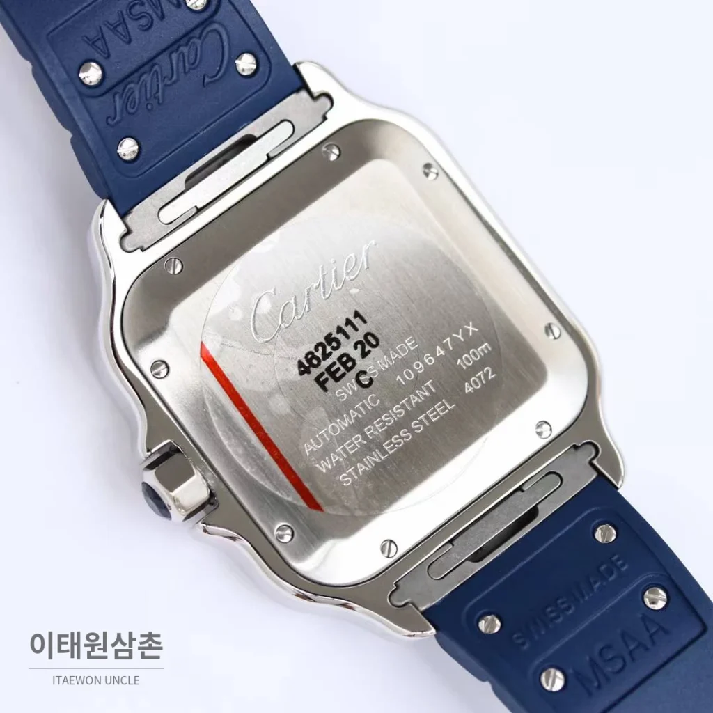 까르띠에 산토스 스틸 블루베젤 러버스트랩 오토매틱 39.8mm 화이트 다이얼 (2)