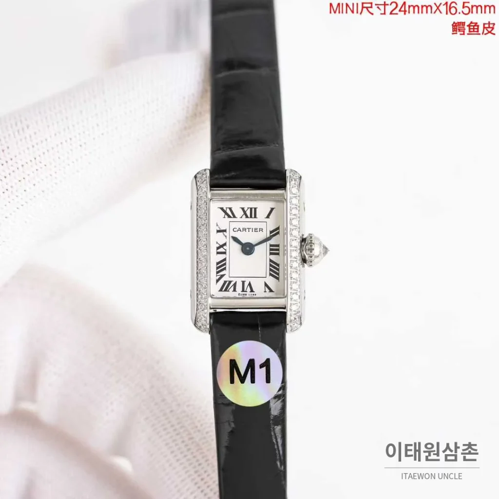 까르띠에 탱 루이 미니 골드톤 화이트다이얼 로만인덱스 블루핸즈 쿼츠 24mm 골드 / 화이트