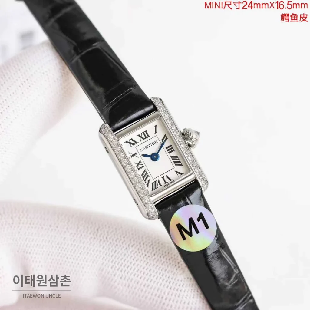 까르띠에 탱 루이 미니 골드톤 화이트다이얼 로만인덱스 블루핸즈 쿼츠 24mm 골드 / 화이트
