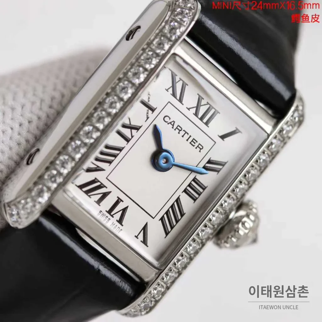 까르띠에 탱 루이 미니 골드톤 화이트다이얼 로만인덱스 블루핸즈 쿼츠 24mm 골드 / 화이트