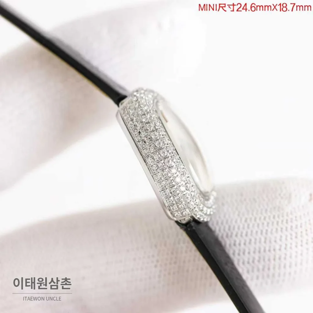 까르띠에 탱 루이 미니 골드톤 화이트다이얼 로만인덱스 블루핸즈 쿼츠 24mm 골드 / 화이트 (2)