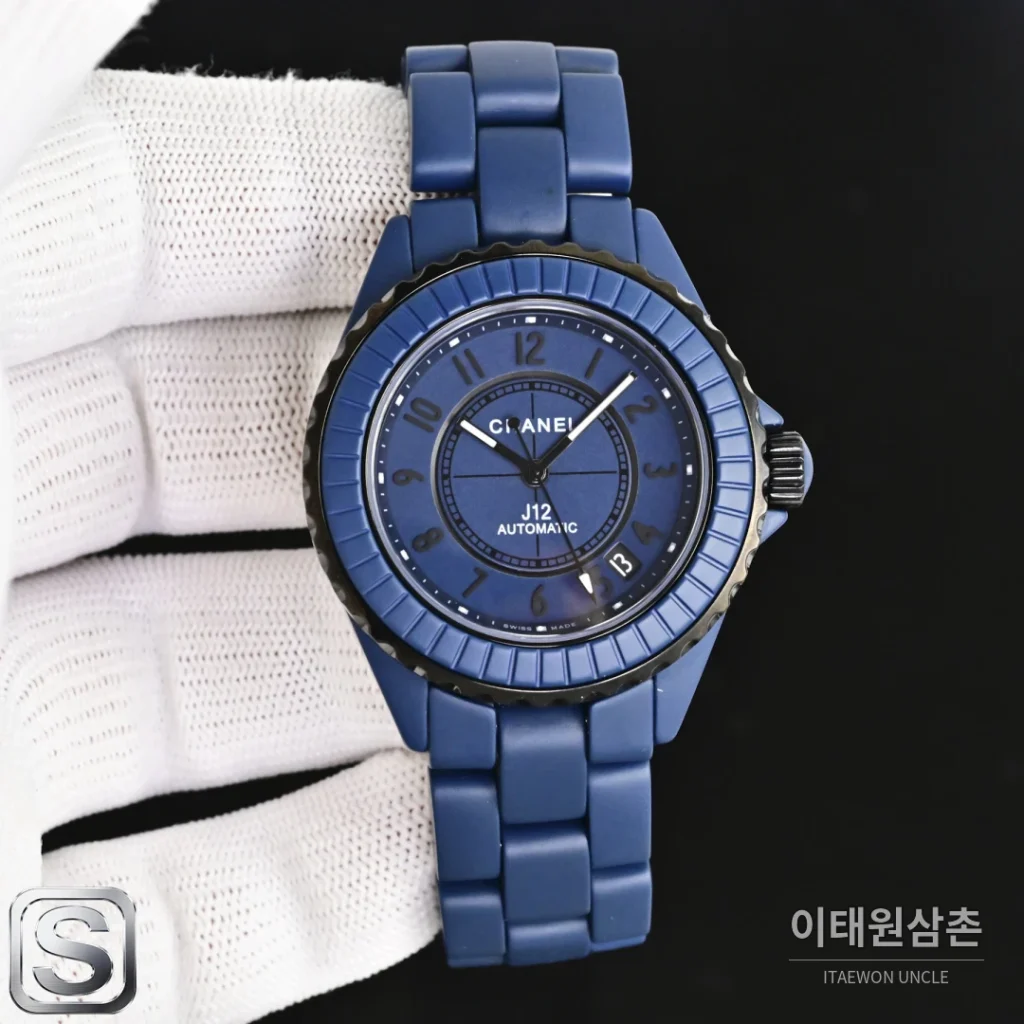 샤넬 J12 블루 오토매틱 블루 러버 스트랩 블랙 베젤