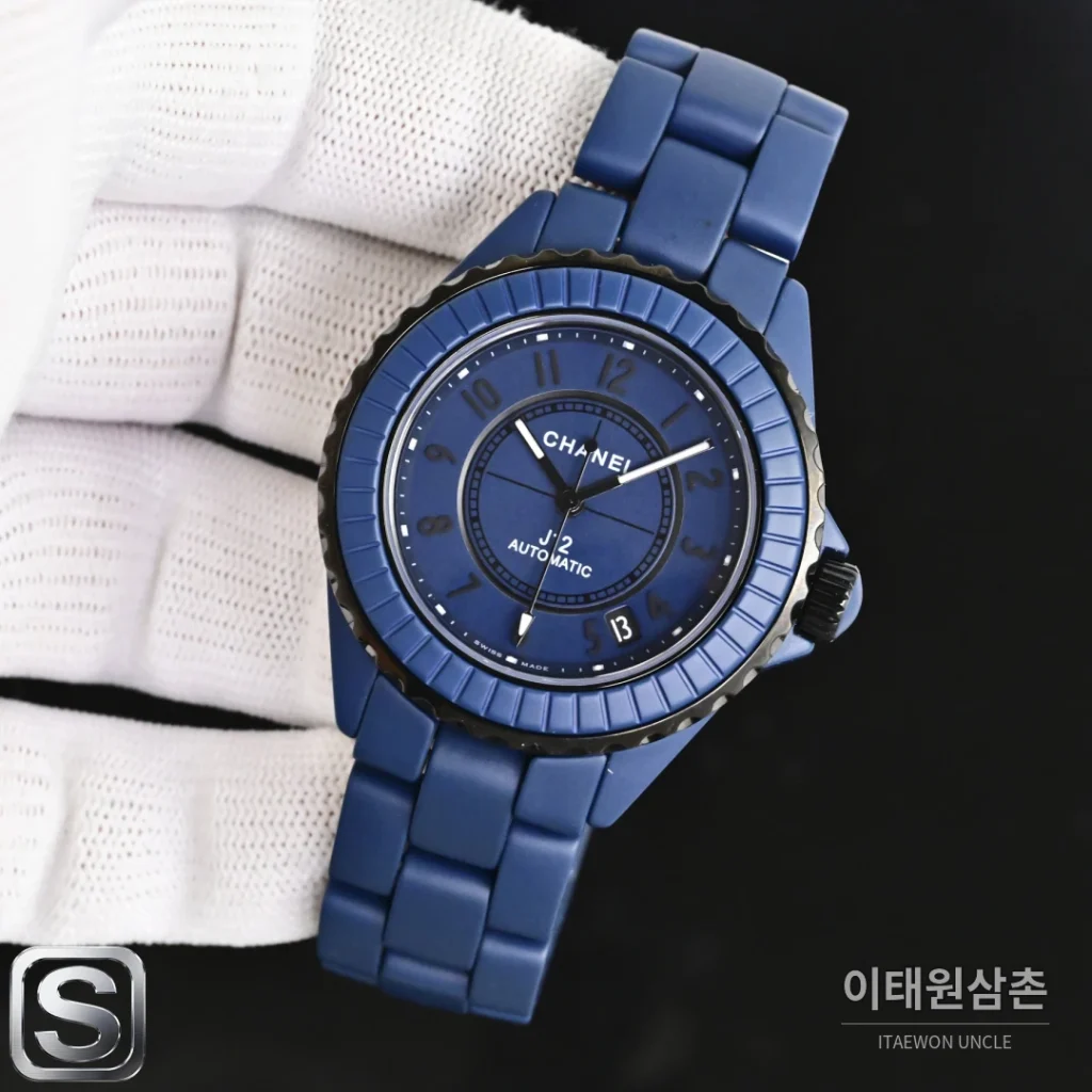 샤넬 J12 블루 오토매틱 블루 러버 스트랩 블랙 베젤