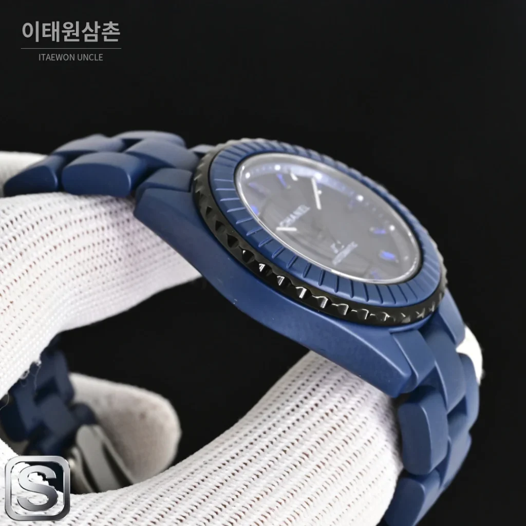 샤넬 J12 블루 오토매틱 세라믹 브레이슬릿 블랙 베젤 (2)