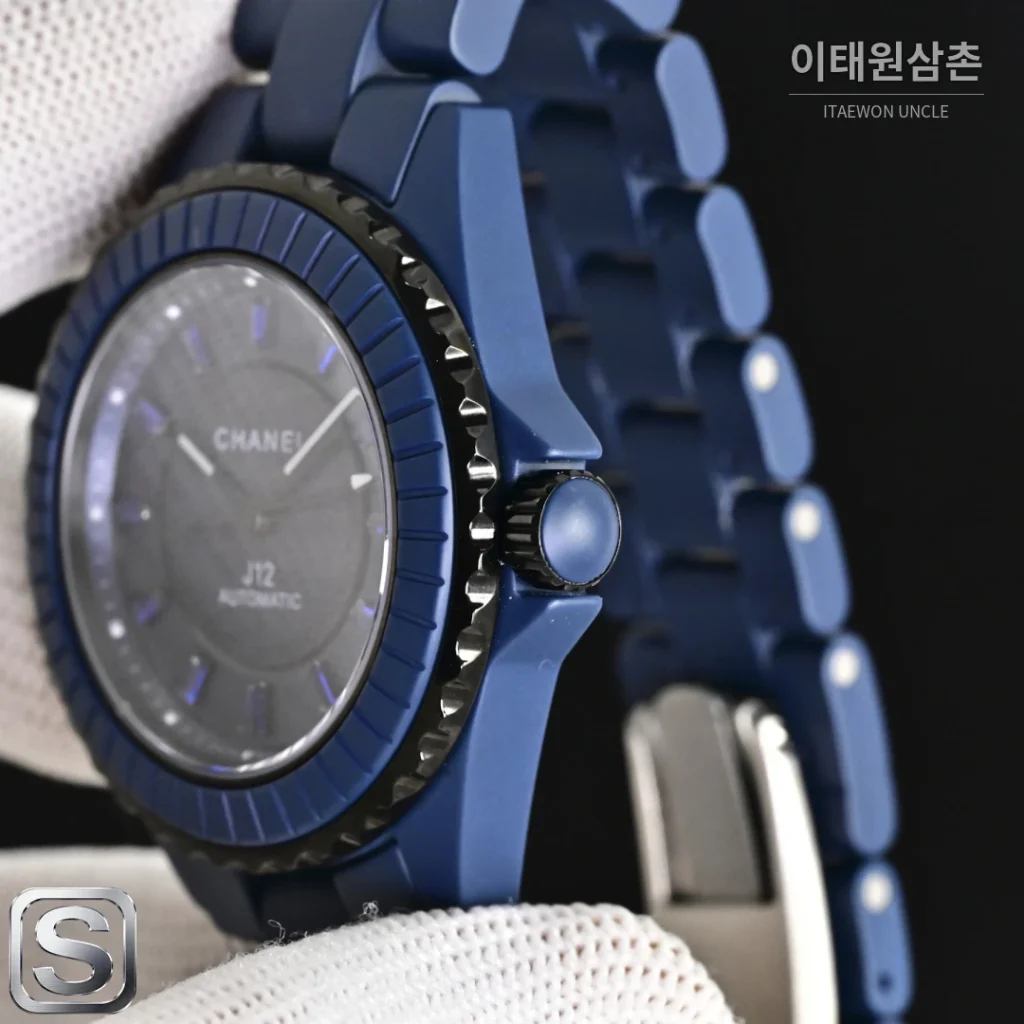 샤넬 J12 블루 오토매틱 세라믹 브레이슬릿 블랙 베젤 (4)