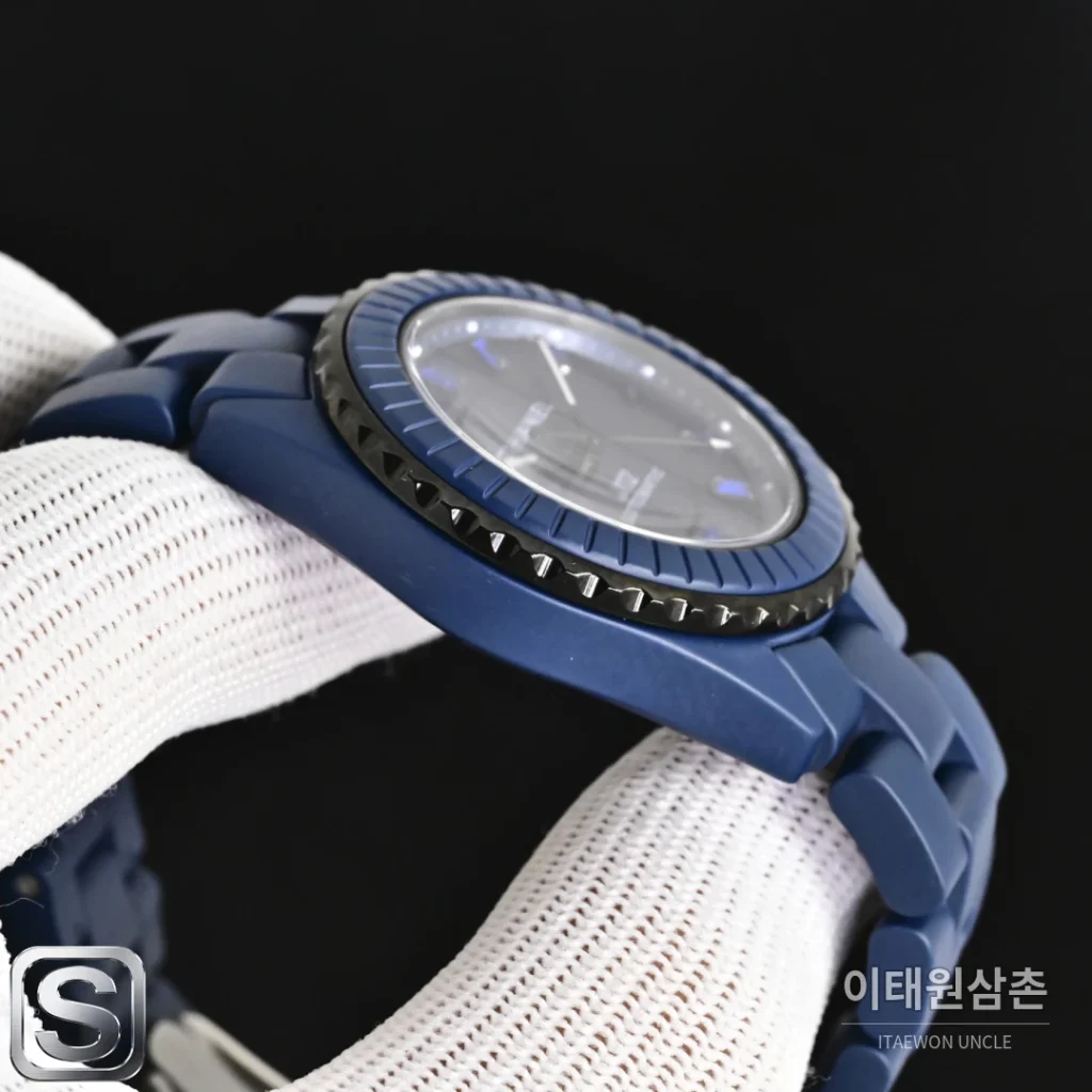 샤넬 J12 블루 오토매틱 세라믹 브레이슬릿 블랙 베젤 (4)
