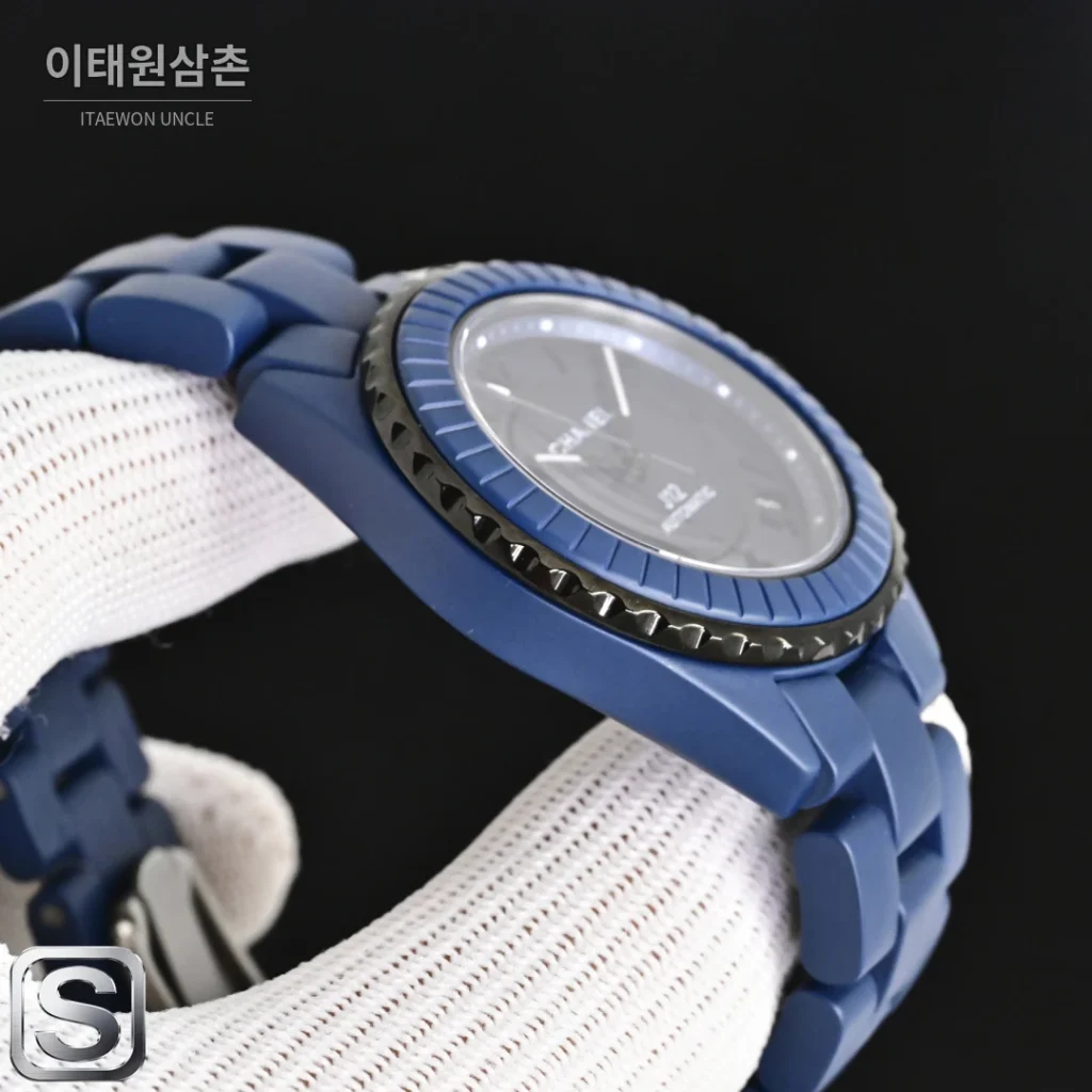 샤넬 J12 블루 오토매틱 세라믹 브레이슬릿 블랙 베젤 (6)